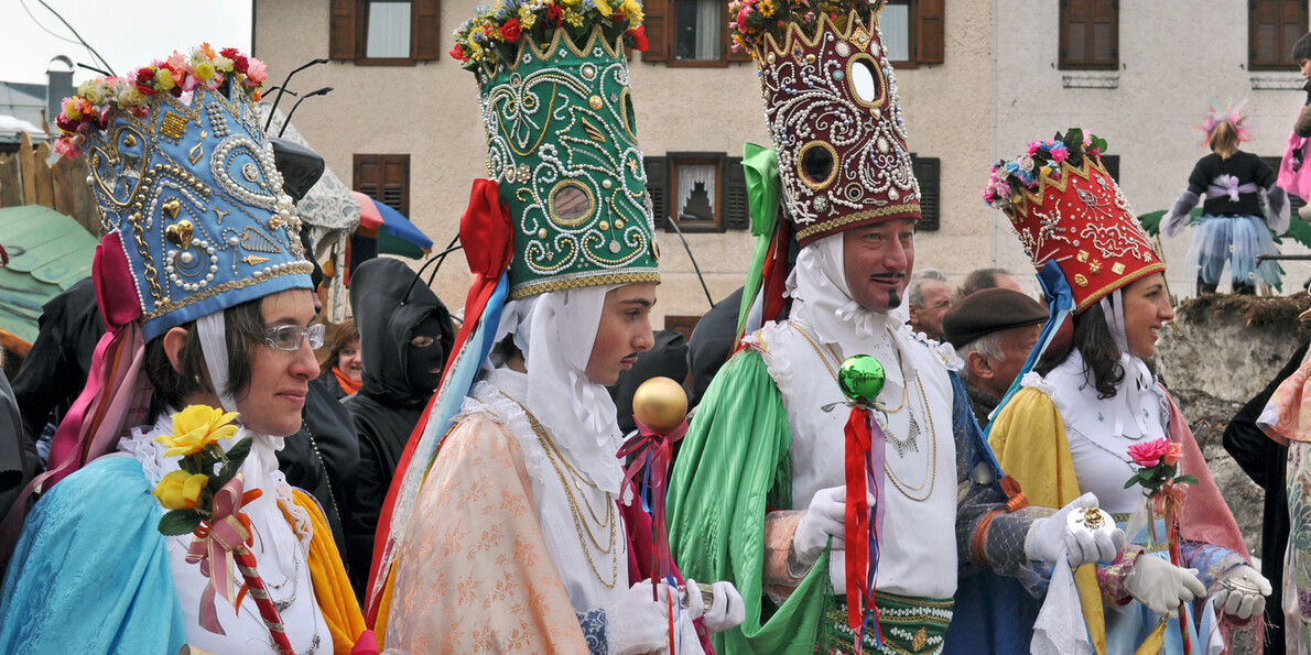 Bunte Umzüge - Fasching in den Bergen im Trentino 