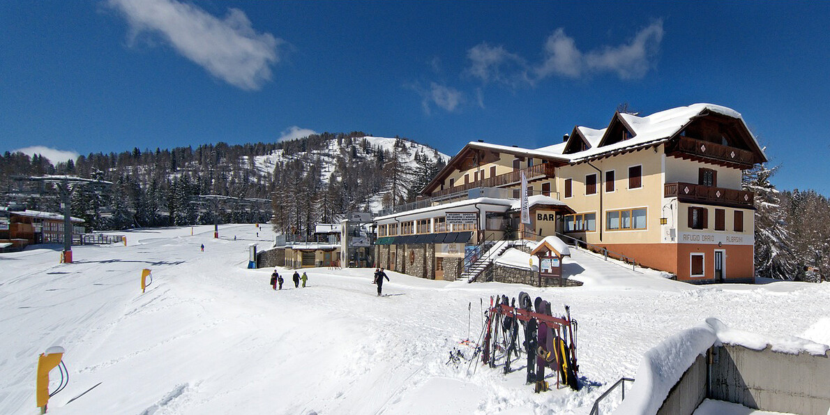 Met het hele gezin uit eten….direct aan de piste!