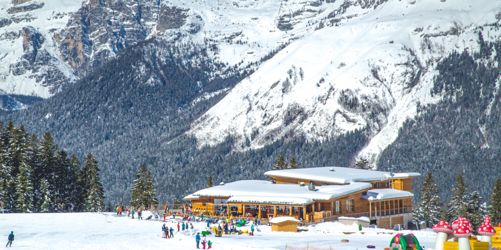 Horská chata Rifugio Dosson: výhled na Brentské Dolomity