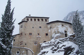 Castel Pietra | © Foto Archivio Apt