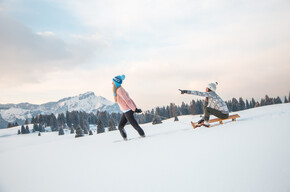 Ragazze con la slitta - photo APT Alpe Cimbra | © Ragazze con la slitta - photo APT Alpe Cimbra