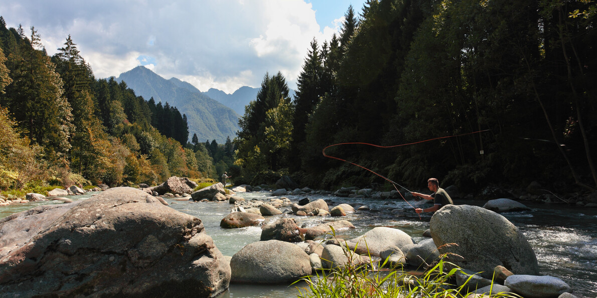 Het visseizoen gaat door in de herfst