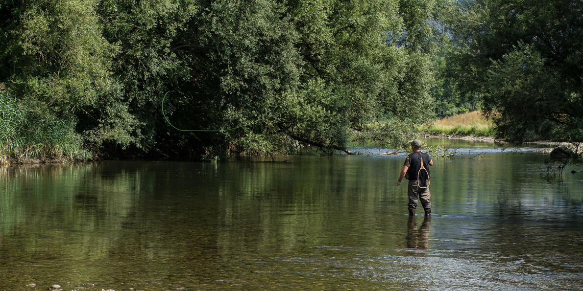 Het visseizoen gaat door in de herfst