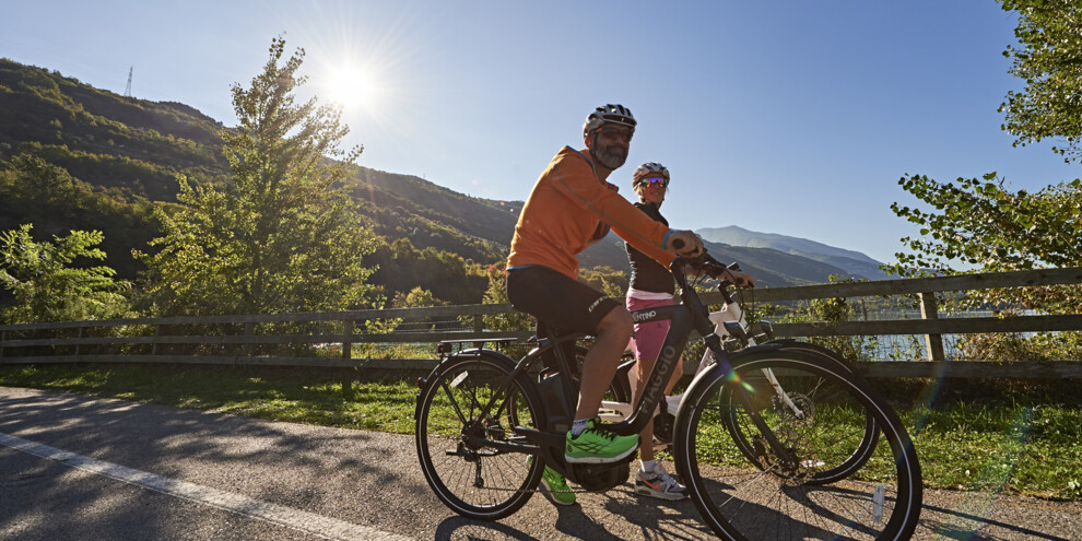 Cyklostezka kolem jezer