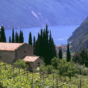 Chiesa di San Lorenzo - Tenno - Archivio APT Garda Trentino - ph. R. Vuilleumier | © Archivio APT Garda Trentino - ph. R. Vuilleumier