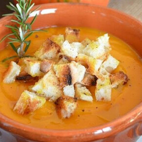 Smetanový krém a sýr Cuor di Fassa