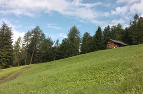 Escursione tra le baite altoatesine nel Gruppo delle Maddalene | © APT Val di Non 