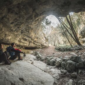 Hiking in Bosco Caproni | © Garda Trentino