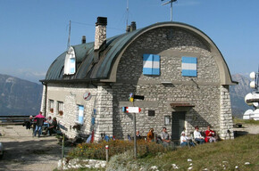 Trekking al Rifugio Finonchio. | © Azienda per il Turismo Alpe Cimbra