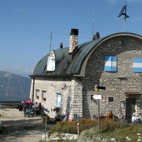 Trekking al Rifugio Finonchio. | © Azienda per il Turismo Alpe Cimbra