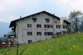 Trekking to Monte Baldo Refuge | © APT Rovereto Vallagarina Monte Baldo