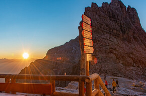 Sunrise at Pedrotti hut | © APT Dolomiti di Brenta e Paganella