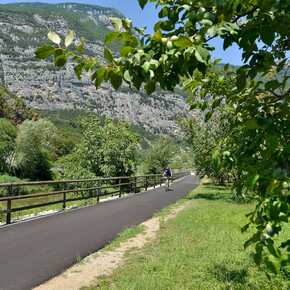 The cycle path in the Sarca Valley | © Garda Trentino 