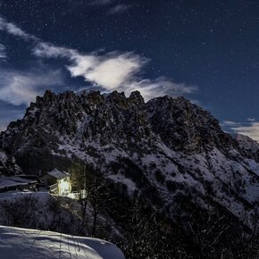 The Pernici Refuge in winter | © Garda Trentino