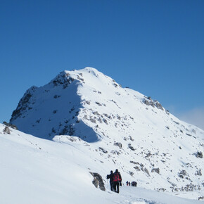 Schneeschuhwanderer zum Gipfel der Tombea | © Madonna di Campiglio Azienda per il Turismo 