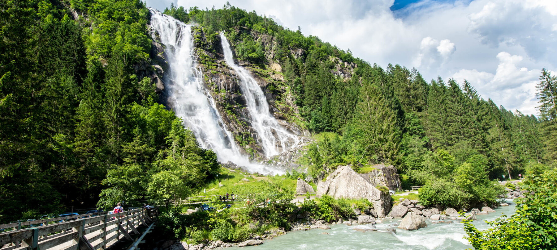Val Genova, sullo sfondo le cascate Nardis | © Madonna di Campiglio Azienda per il Turismo 