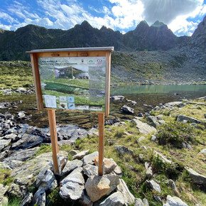 The Poinella Lake in the Maddalene group passing by Malga Masa Murada | © APT Val di Non 