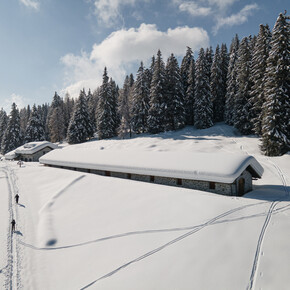 Verschneite Malga di Dimaro in Folgarida | © APT Valli di Sole, Peio e Rabbi