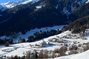 Flat walk on the snow at Lez di Rumo Val di Non Trentino | © APT Val di Non 