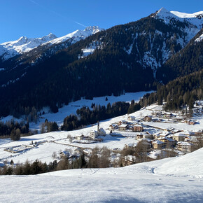 Spaziergang im Flachen im Schnee am Lez di Rumo Val di Non Trentino | © APT Val di Non 