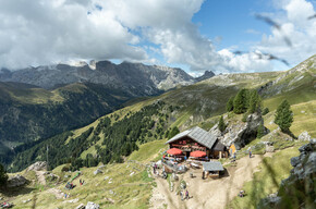 Sandro Pertini Hut - Friedrich August Path ©Archivio APT Val di Fassa | © APT Val di Fassa