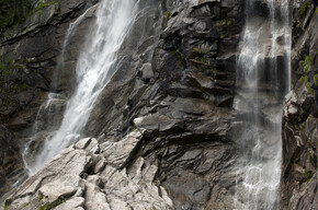 The imposing Waterfall of the Queen of the Lake | © APT Madonna di Campiglio, Pinzolo, Val Rendena
