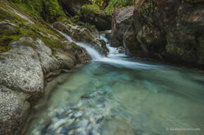 The Cravatta Waterfall and the crocuses of Malga d’Arnò | © Madonna di Campiglio Azienda per il Turismo 