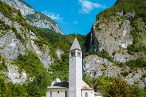 The church of Saints Philip and James in Zambana Vecchia | © APT Dolomiti di Brenta e Paganella