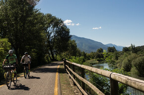 The cycle path along river Sarca | © Garda Trentino 