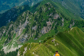 Auf dem steilen Grat des Berges La Roda | © APT Madonna di Campiglio, Pinzolo, Val Rendena