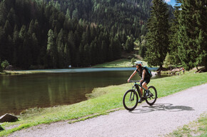 By bike, to Lago dei Caprioli | © APT Valli di Sole, Peio e Rabbi