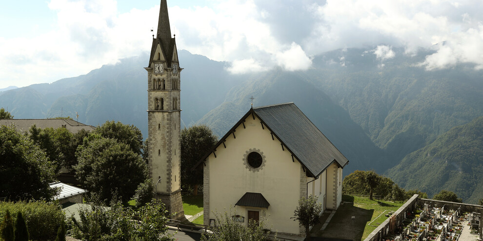 Na wyspie wśród gór