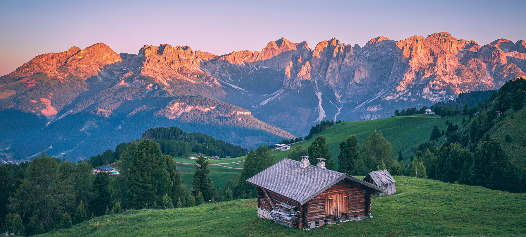 Albe e tramonti in malga in Val di Fassa