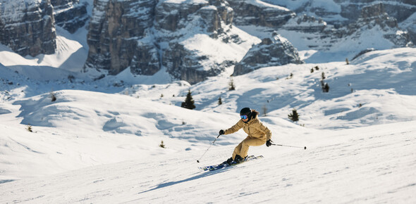 Madonna di Campiglio, Pinzolo, Val Rendena - Sci - Sciatrice in pista | © Daniele Molineris