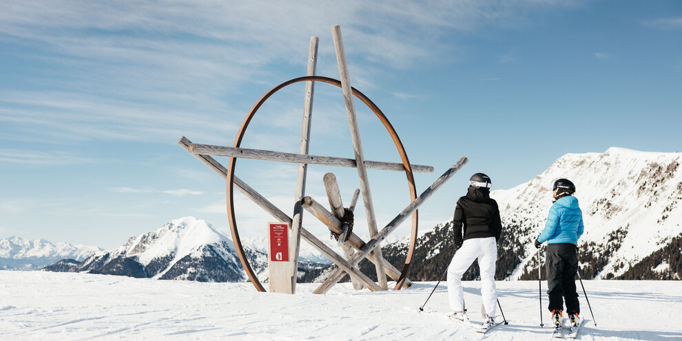Skiing among works of art