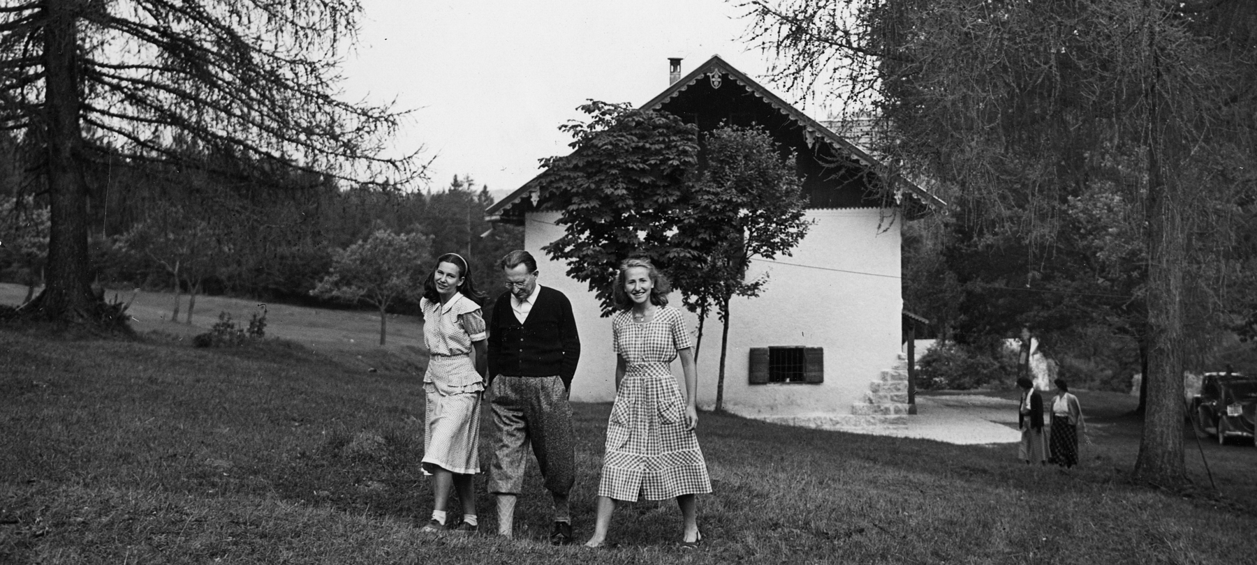 Val di Sella 1948 estate  - Alcide De Gasperi - Passeggiando tra i prati di casa  | © FONDAZIONE TRENTINA ALCIDE DE GASPERI