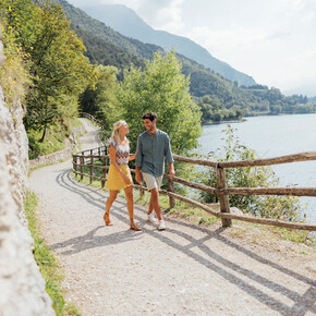 Co powiesz na przechadzkę dookoła jeziora?