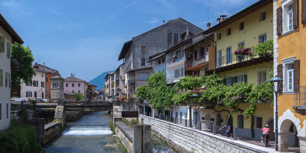 Borgo Valsugana, an den Ufern des Flusses