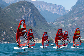 IQ FOIL Y&J International Games