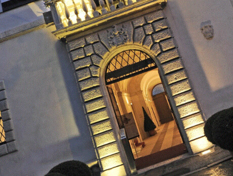 Wine Shop & Markets - Discover the magic of local wines in the heart of Trento at Palazzo Roccabruna