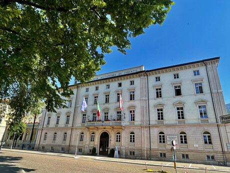 Die Provinz erzählt ihre Geschichte: eine Reise durch die Geschichte, Gegenwart und Zukunft der Trentiner Autonomie