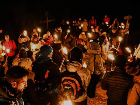 Fiaccolata nel bosco con visita al Santuario di San Romedio e alla tana dell'orso