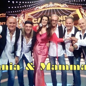 The image shows Stefania and the Mammamia orchestra.
