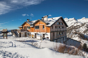 Am Fuß des Rifugio Orso Bruno
