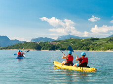 Guided kayak tour starting at the foot of Castel Cles