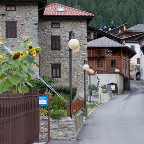 A thin line of shadow