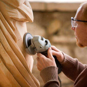 Encontrarte: wood sculptor