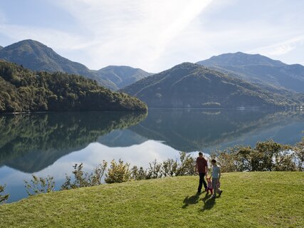 Valle di Ledro - Lago di Ledro - Famiglia in riva la lago