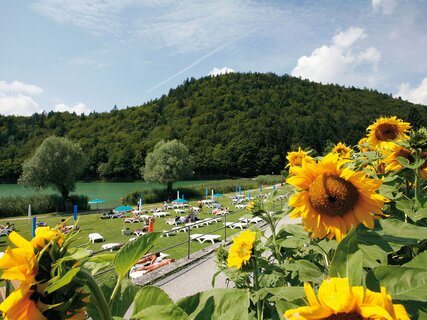 Sunbathe on the beaches of the Trentino lakes