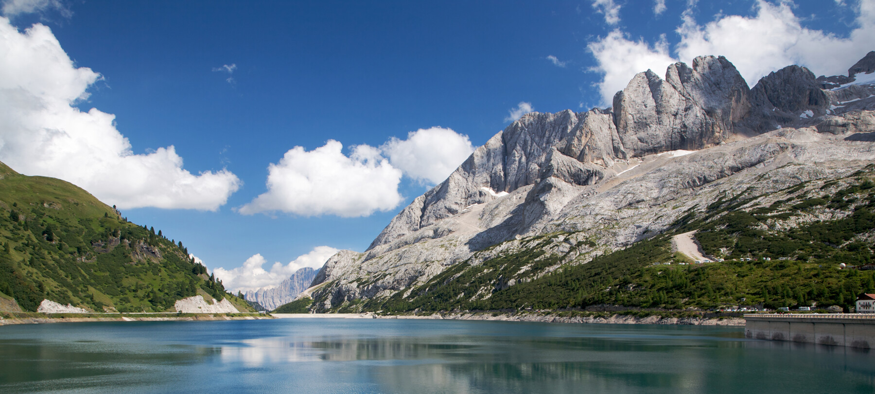 Val di Fassa - Lago di Fedaia - Sfondo della Marmolada

